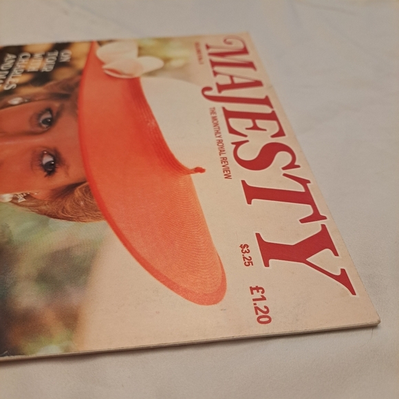 Majesty Magazine Volume 6 No 8 December 1985 Printed In England Royal family - Picture 4 of 9